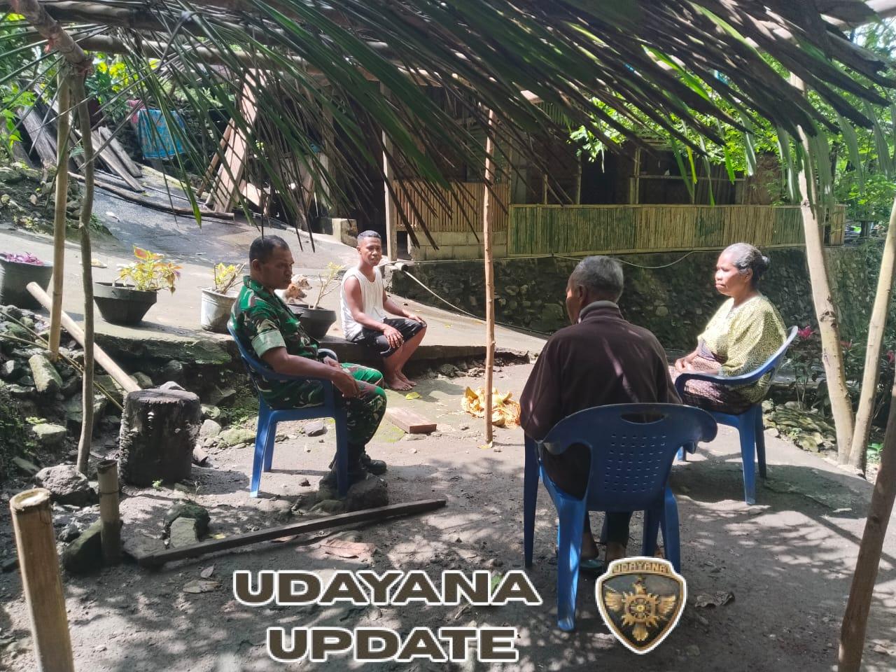 Babinsa 1602-01/Ende Gelar Komsos dan Monitoring Wilayah, Warga Sambut Antusias