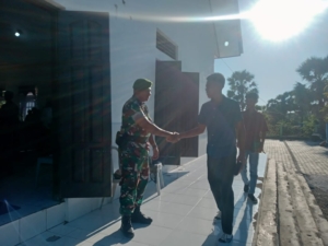 Babinsa Koramil 1627-03/Batutua Laksanakan Pengamanan Ibadah Minggu di Gereja Talitakumi Nggauk