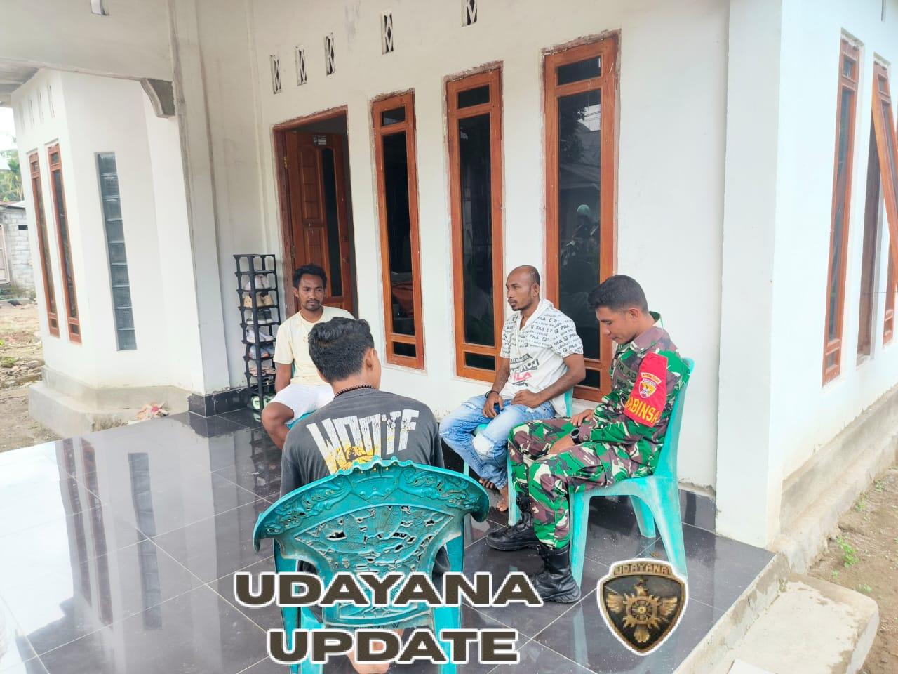 Babinsa Wolowaru Intensifkan Komsos dan Pamwil di Desa Fatamari untuk Jaga Keamanan