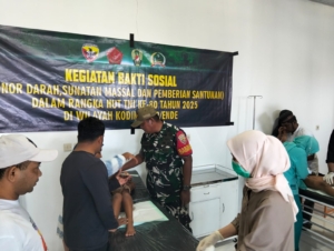Babinsa Kodim 1602/Ende Aktif Dampingi Sunatan Massal HUT TNI ke-80 di Klinik Muhammadiyah