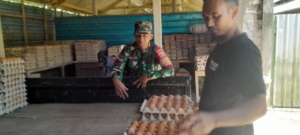 Babinsa Desa Penglumbaran Jalin Komsos dengan Warga untuk Perkuat Kemitraan