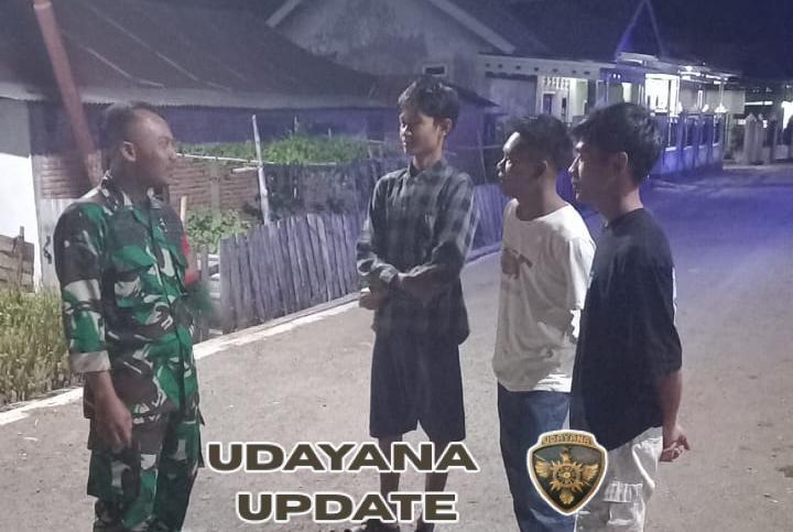 ‎Koramil 1607-12/Moyo Hilir Gelar Patroli Malam, Babinsa Ajak Warga Tingkatkan Siskamling