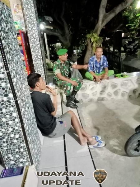 Babinsa Koramil 1628-04/Poto Tano Gelar Patroli Malam, Ajak Warga Jaga Kamtibmas