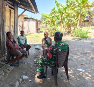 Babinsa Sambangi Warga Desa Lokomea, Bangun Kedekatan dan Edukasi Kesehatan