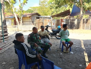 Wujudkan Lingkungan Yang Aman, Babinsa Komsos dan Himbau Pemuda Jaga Kamtibmas