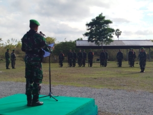Pasiter Kodim 1627/Rote Ndao Pimpin Upacara Bendera Senin