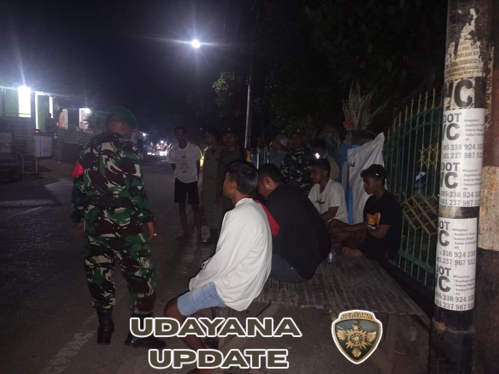 Tim Patroli Koramil dan Linmas Pantau Lokasi Tongkrongan Anak Muda di Desa Ntori