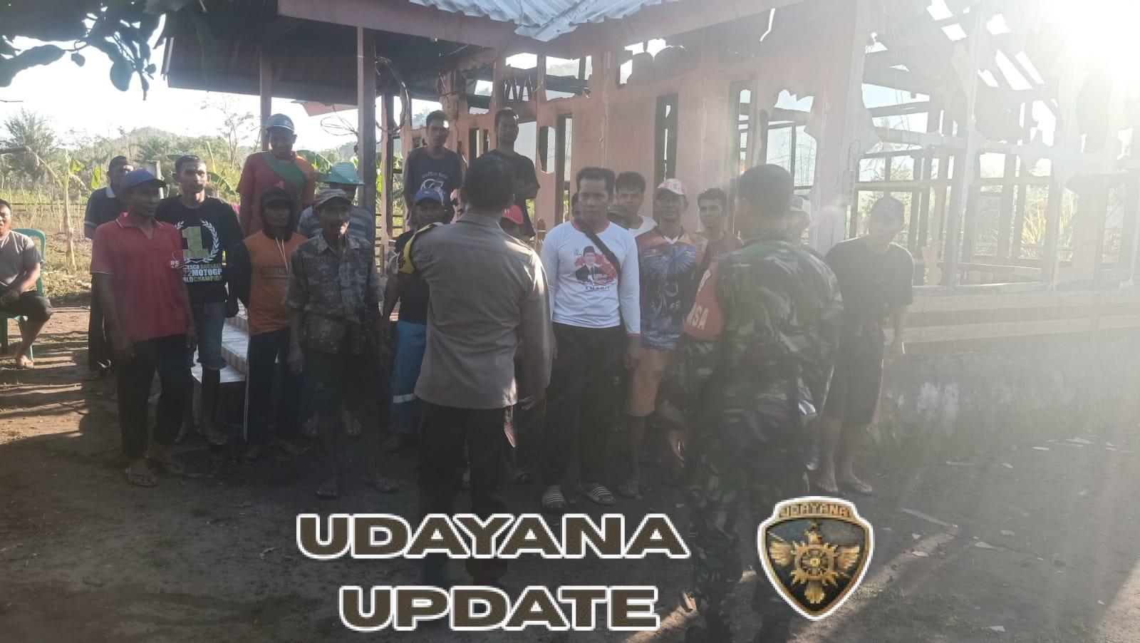 Babinsa Desa Lamunga Pimpin Gotong Royong Bersihkan Rumah Warga Korban Kebakaran