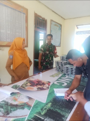 Babinsa Desa Sapugara Bree Dampingi Program Makan Bergizi Gratis di SDN 1 Kejawat