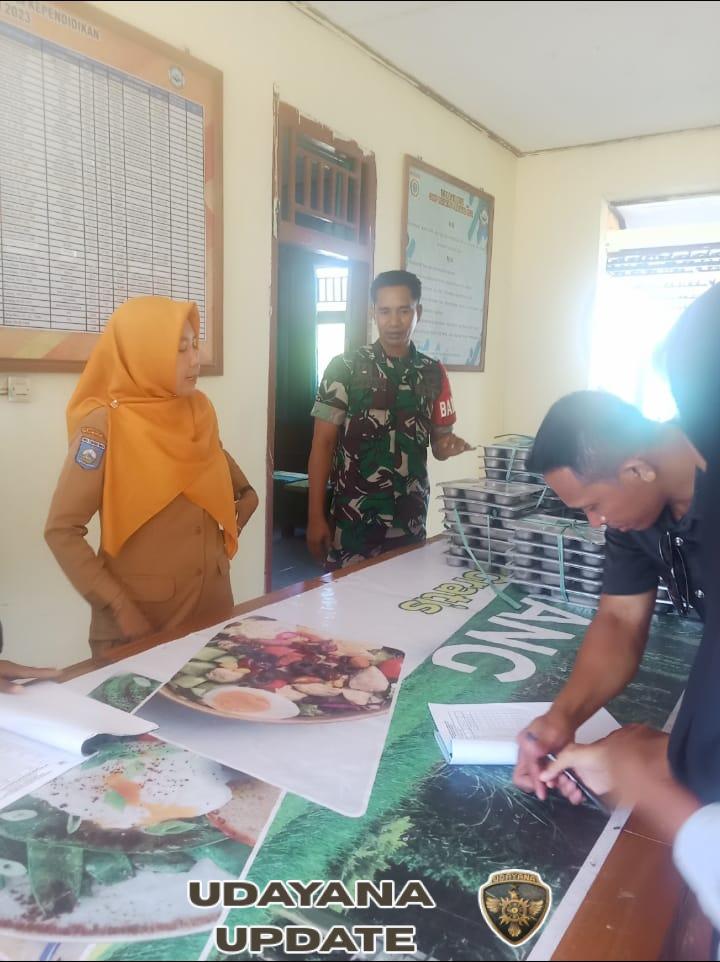 Babinsa Desa Sapugara Bree Dampingi Program Makan Bergizi Gratis di SDN 1 Kejawat