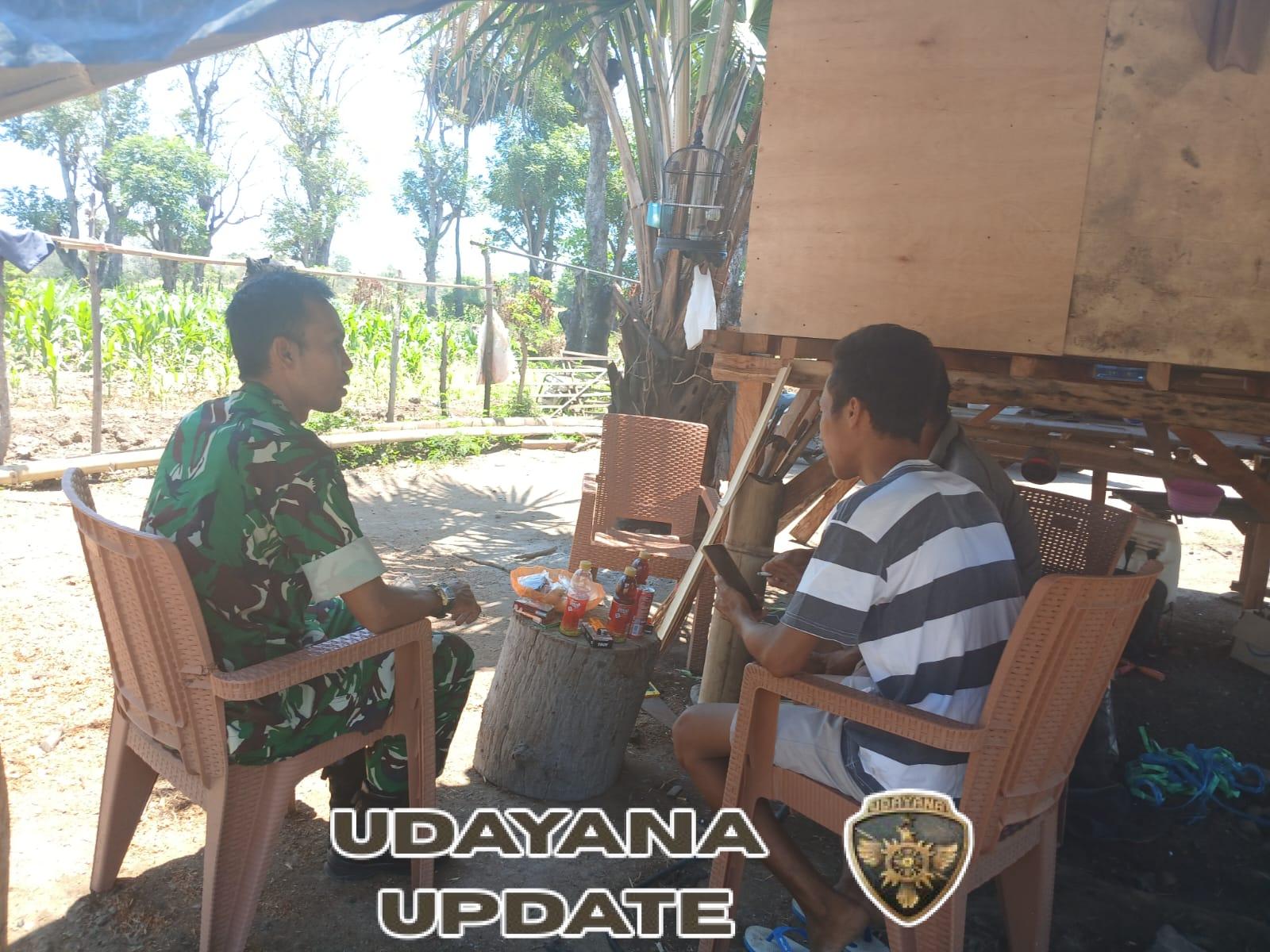 Babinsa Aesesa Jalin Kedekatan Lewat Komsos di Desa Olaia