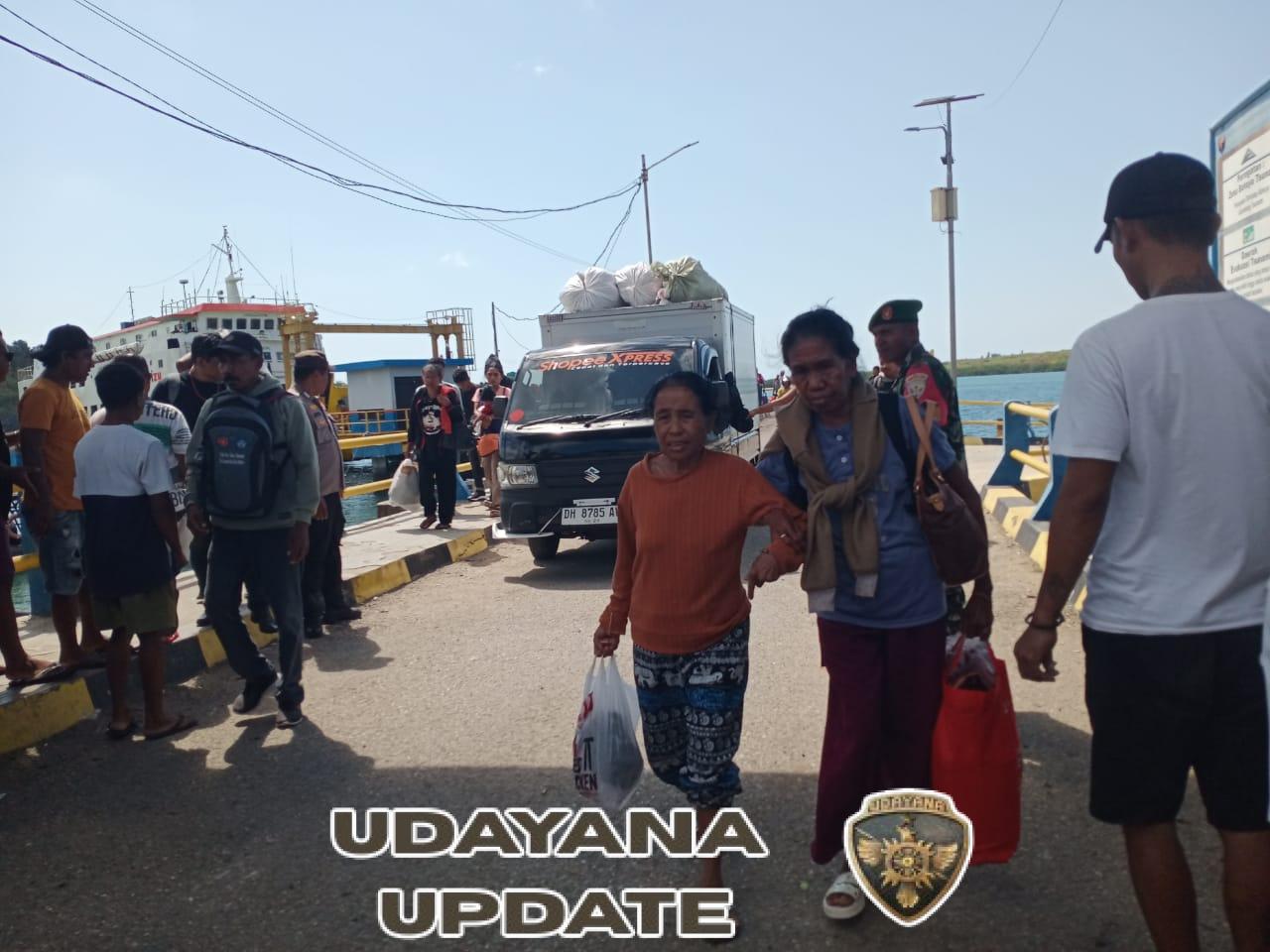 Babinsa Rote Ndao Amankan Aktivitas di Pelabuhan Pantai Baru