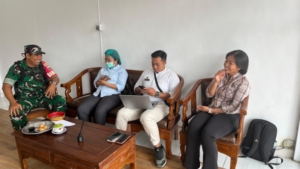 Babinsa Landih Jalin Komsos di SPPG Mitra Alota Agung, Ajak Warga Dukung Program Pembangunan