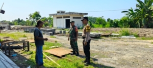 Pantau Proyek IPLT, Babinsa dan Bhabinkamtibmas Pastikan Situasi Kondusif