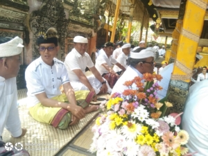 Danramil 1616-02/Ubud Hadiri Persembahyangan Karya Caru Rsi Gana di Padangtegal
