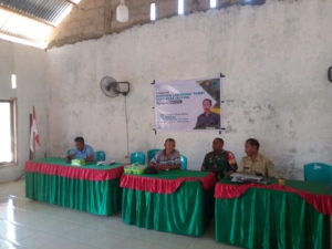 Babinsa Koramil 1627/02 Pantai Baru Hadiri Pembagian BLT di Desa Lekona