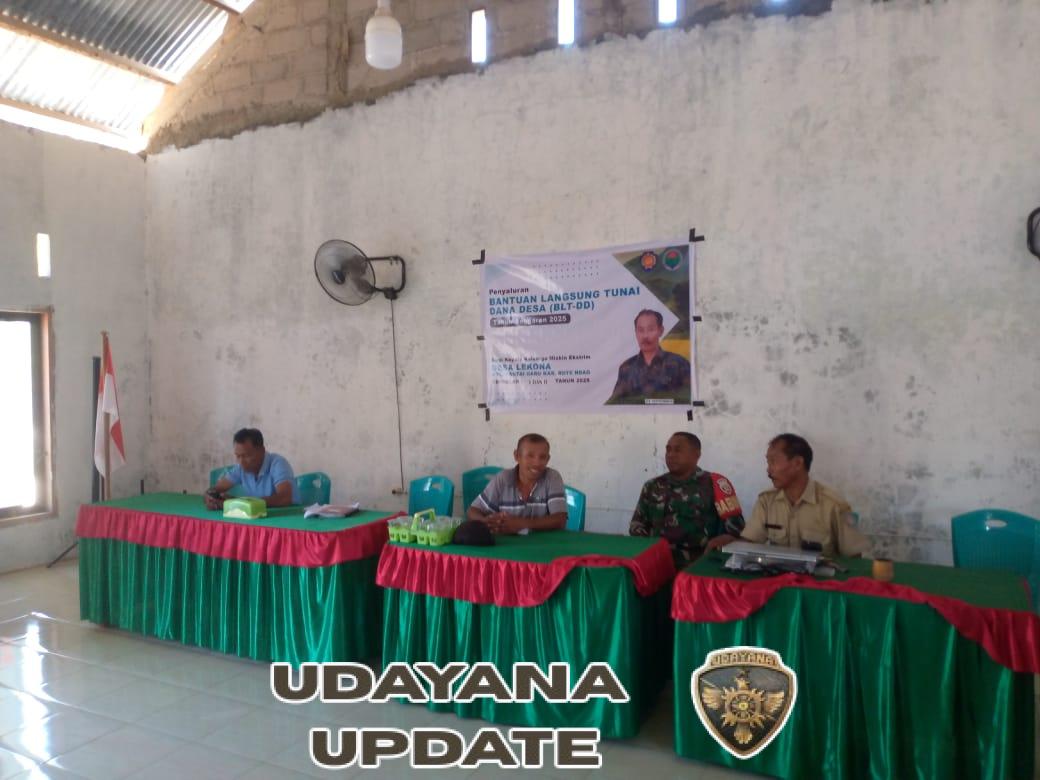 Babinsa Koramil 1627/02 Pantai Baru Hadiri Pembagian BLT di Desa Lekona