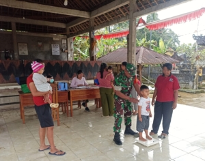 TNI Hadir di Tengah Warga, Babinsa Bangbang Aktif Dampingi Posyandu Balita