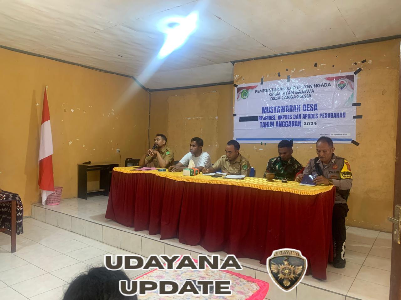 Babinsa Bajawa Hadiri Musyawarah APBDes 2025 dan Perencanaan Pembangunan Desa 2026 di Langagedha