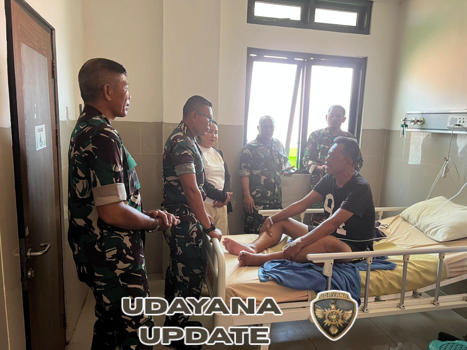 Dandim Klungkung Jenguk Istri Prajurit Dan PNS Yang Dirawat Di RSUD Klungkung