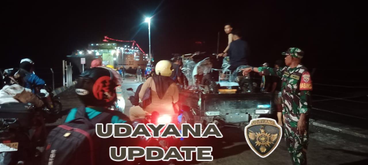 Babinsa Koramil 1602-01/Ende Kawal Kedatangan Kapal Darma Rucitra VIII di Pelabuhan IPPI