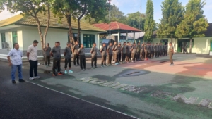 Kodim 1602/Ende Gelar Apel Persiapan Karya Bakti Sambut HUT TNI ke-80 di Pantai Kota Raja