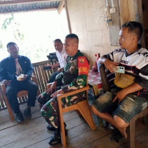 Babinsa Wolowaru Tingkatkan Keamanan dan Kebersihan di Desa Ranggatalo