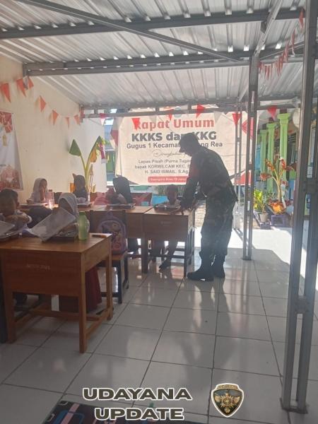 Babinsa Desa Sapugara Bree Dampingi Program Makan Bergizi Gratis di SDN Bree