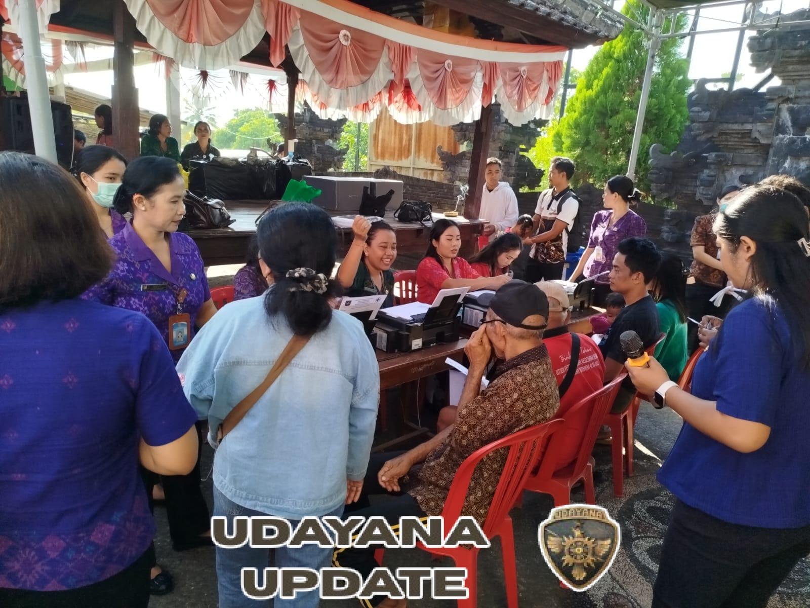 Sambut HUT TNI Ke 80 Tahun 2025, Babinsa 1623-08/Kubu monitoring kegiatan Bakti Kesehatan dan Bakti Sosial.