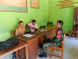 Babinsa Koramil 1624-01 Perkuat Sinergi dengan Aparat Desa Balukhering