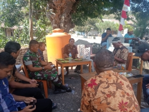 Babinsa Koramil 1602-04/Maurole Ajak Warga Desa Ranokolo Selatan Jaga Keamanan Wilayah
