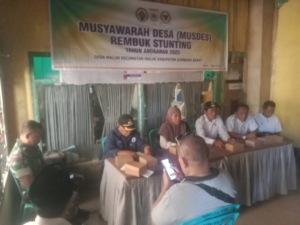 Babinsa Maluk Hadiri Musyawarah Desa Rembuk Stunting Tahun Anggaran 2025