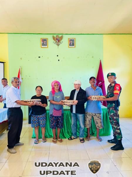 Babinsa Aimere Dampingi Penyaluran BLT-DD Tahap II di Desa Waesae