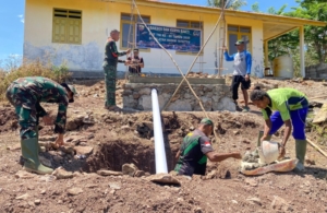 HUT TNI ke-80, Kodim 1618/TTU Bangun Fasilitas MCK di Perbatasan RI–RDTL