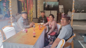 Babinsa Singakerta Jalin Silaturahmi Lewat Kehadiran pada Upacara Pernikahan Warga