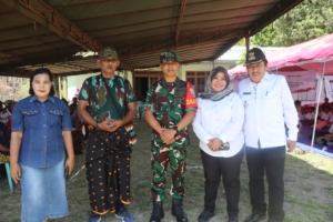 Komandan Kodim 1625/Ngada dan Ibu Hadiri Aksi Peduli Sosial KMP Bersama Kemensos di Desa Sawu