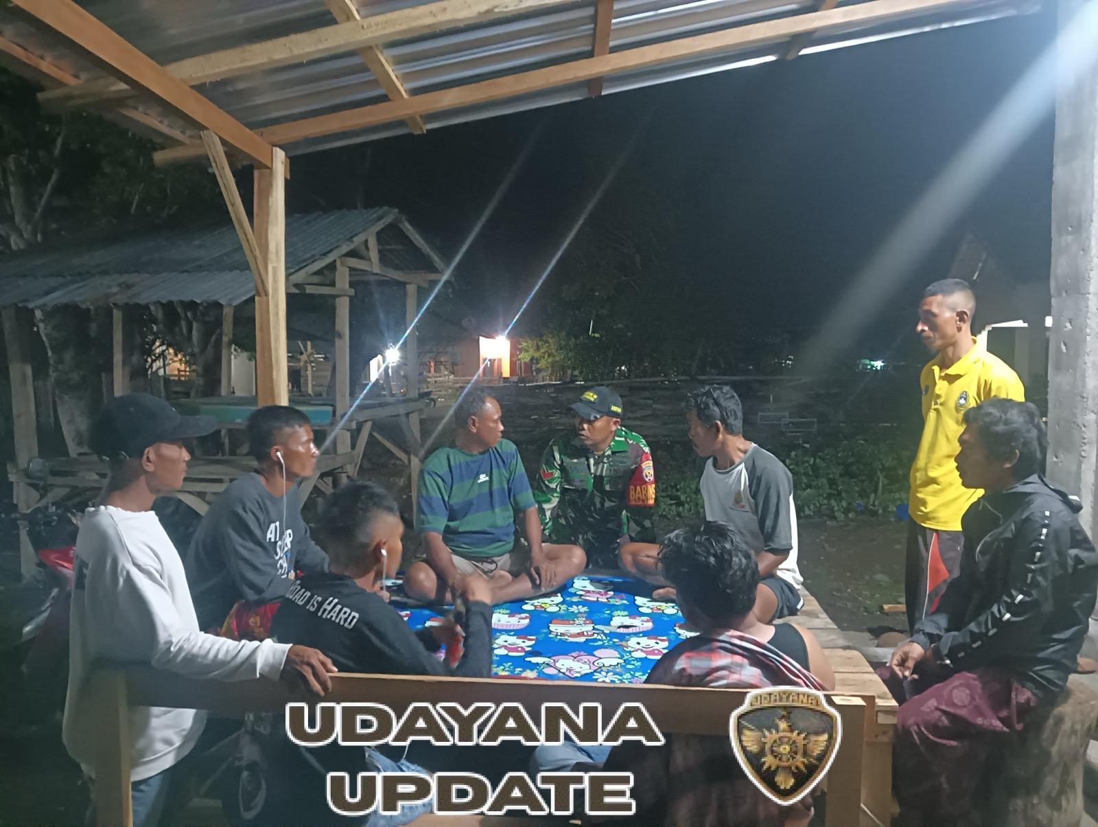 Patroli Malam Babinsa Koramil 1614-06 Jaga Kondusifitas Desa Kwangko