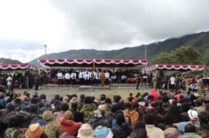 Dansatgatgas Yonif 743/PSY Sambut Kehadiran Gubernur Papua Tengah di Kabupaten Puncak Jaya