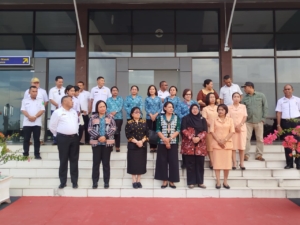 Ketua Persit Kodim 1625/Ngada Dampingi Kunjungan Kerja Ibu Wakil Menteri Dalam Negeri di Boawae