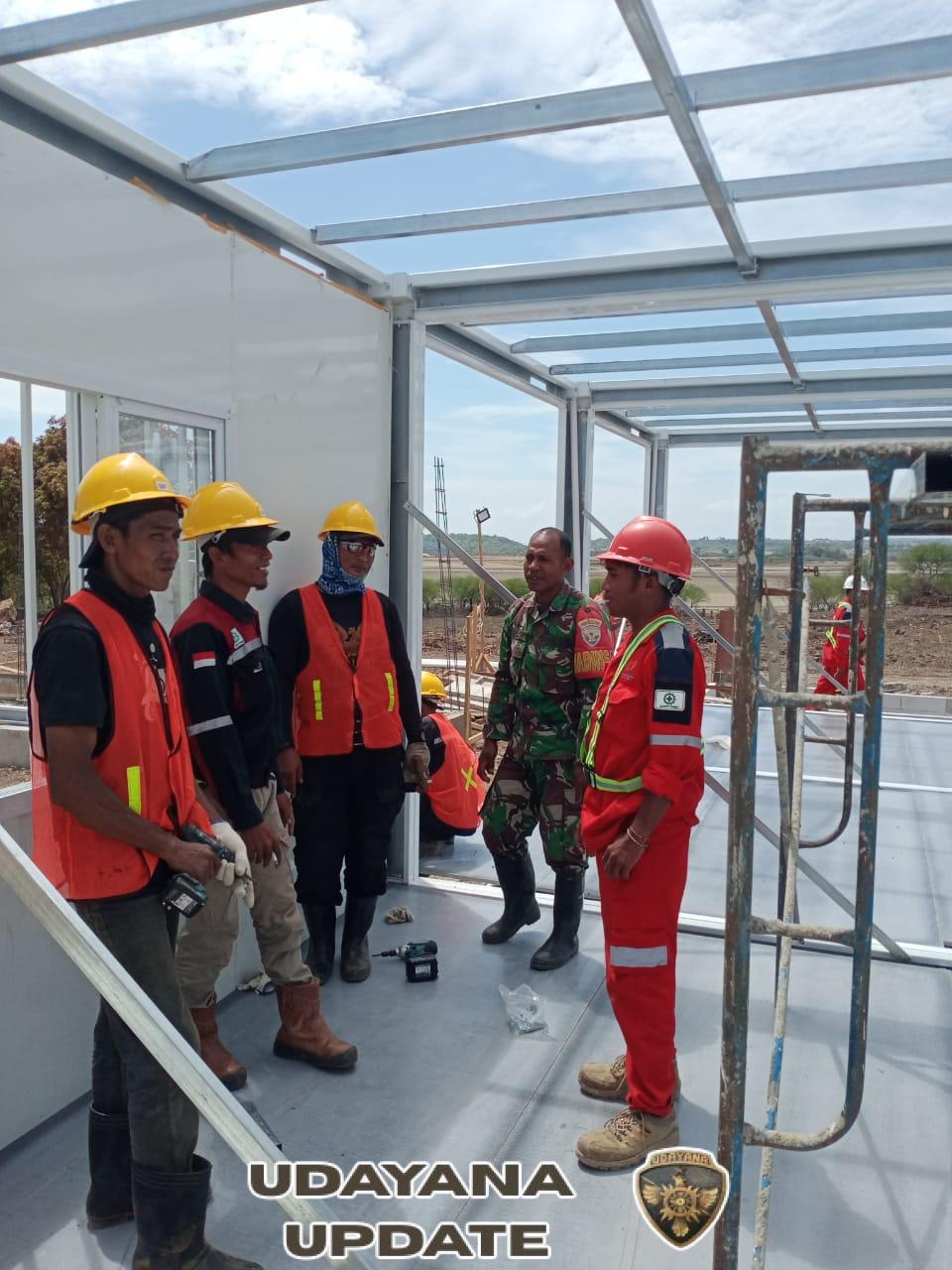 Personel Kodim 1627/RN Amankan Pembangunan K-SIGN di Rote Ndao