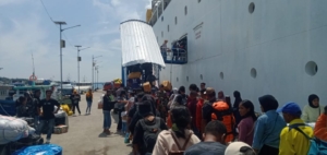 Danramil 1624-01/Larantuka Melalui Babinsa Laksanakan Pengamanan Fasilitas Umum di Pelabuhan PELNI