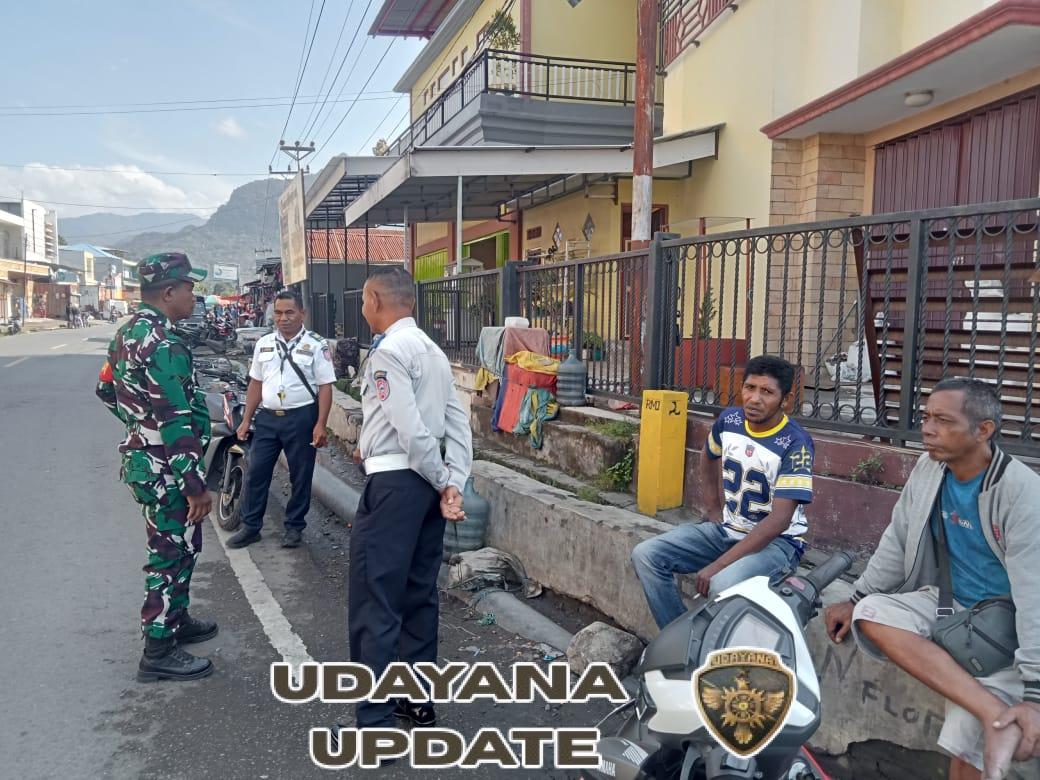 Babinsa dan Aparat Gabungan Pantau Aktivitas Pasar Wolowona demi Kamtibmas