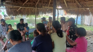 Babinsa Katikutana Dekatkan Diri dengan Warga Umbu Mamijuk