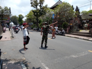 Pelda I Made Hubuh Turun Langsung Kawal Upacara Piodalan Tahun 2025 di Desa Peliatan