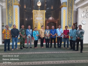 Babinsa Bajawa dan FKUB Kenalkan Rumah Ibadah pada Siswa SDI Lebijaga