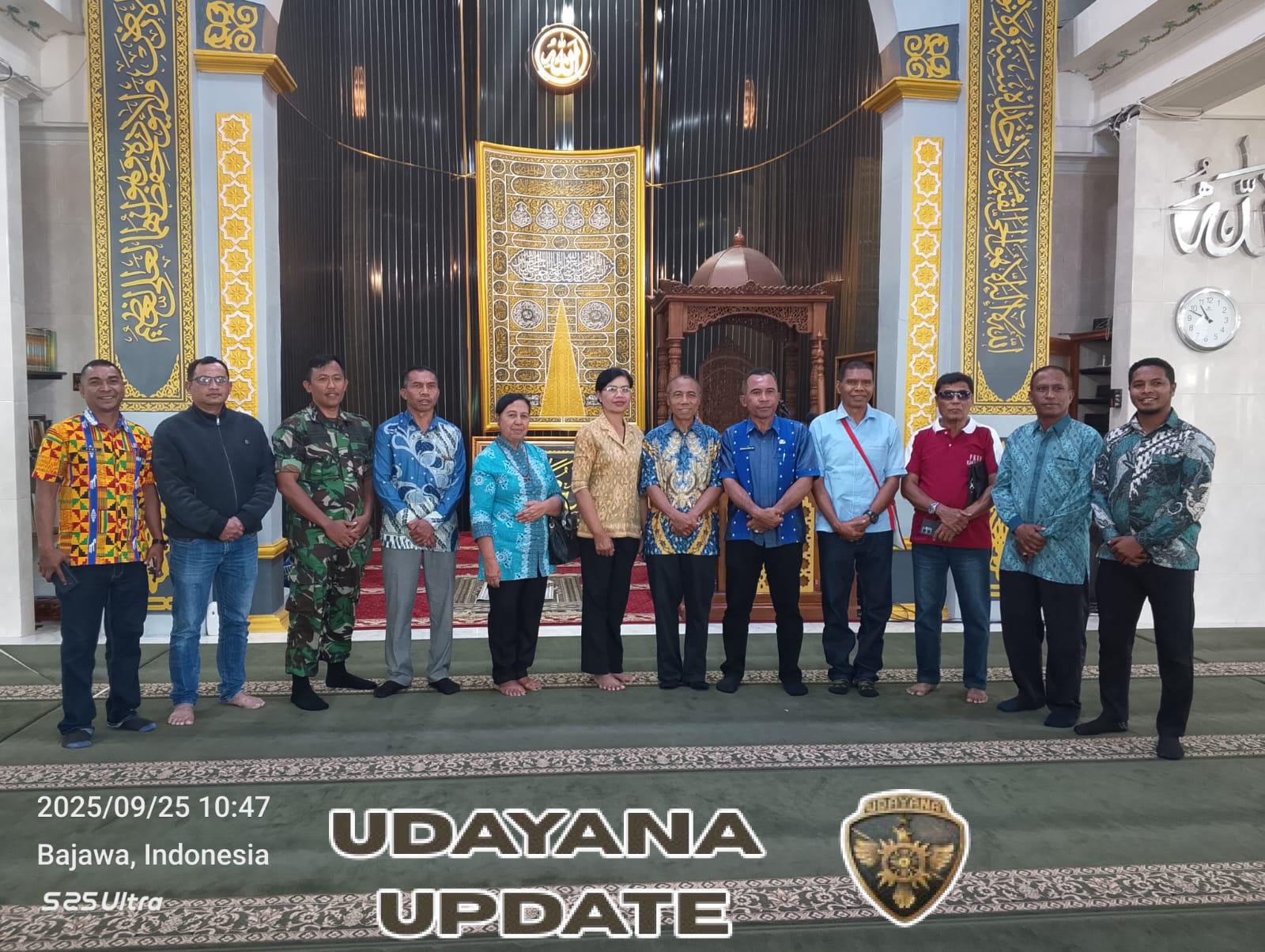 Babinsa Bajawa dan FKUB Kenalkan Rumah Ibadah pada Siswa SDI Lebijaga