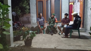 Babinsa Boawae Gelar Patroli Malam dan Pemantauan Anak Muda di Kelurahan Olakile