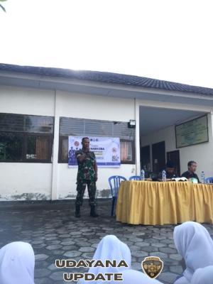 Babinsa Matua Jadi Garda Terdepan Sosialisasi Bahaya Narkoba di SMAN 1 Woja