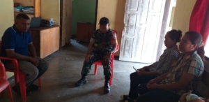 Babinsa Koramil 1618-01/Miotim Gelar Komsos di Desa Nifuboke, Tekankan Pentingnya Tertib Lingkungan dan Kebersamaan