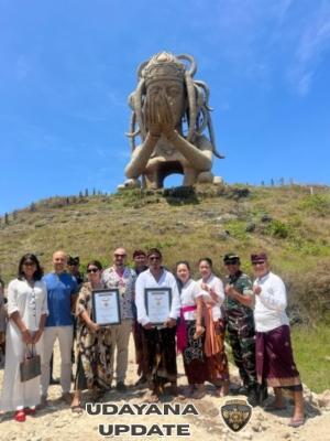 The Octopus Queen Masuk Rekor Muri, Dandim Klungkung Sampaikan Apresiasi Kepada Seniman Ketut Putrayasa
